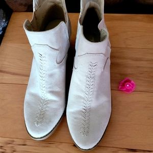 White suede boots👢 sz 11